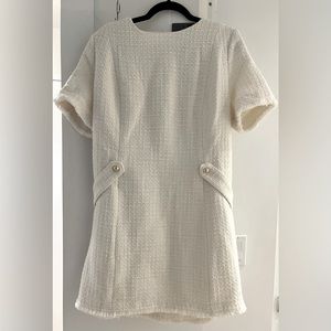 White bouclé dress with belt and gold buttons NEVER WORN